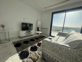Charming Apartment with Large Outdoor Terrace - 0