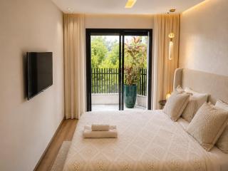 Modern studio with a view of th - 7