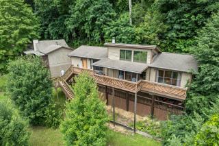Maggie Valley Mountain Escape w/ Fireplace & Deck! - 5