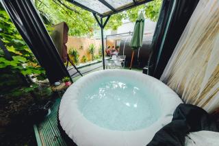 3 BR APT with Hot Tub & Sauna - 18 Swinford Gardens - 8