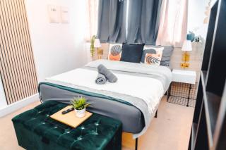 3 BR APT with Hot Tub & Sauna - 18 Swinford Gardens - 6