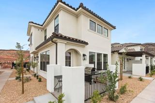 Southern Utah Home Close to Parks - Heated Pool & Pickleball - 0