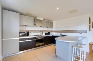 Modern Riverside Flat in City Centre Free Parking - Pass the Keys - 8