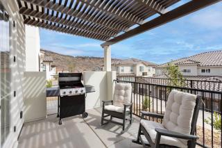 Heated Pool & Pickleball - Spacious & Immaculate Home - 8