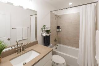 Heated Pool & Pickleball - Spacious & Immaculate Home - 4