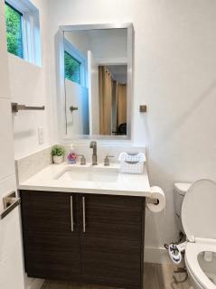 1 full bed with En-Suite bath surrounded by greenery - 1