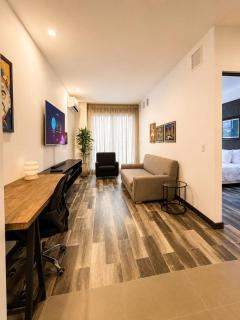 Luxury Suite Torre Poblado, 1 Min to Parque Lleras, Sleeps 4 - 6