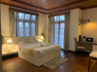 Mountain View Rooms with Breakfast, Shillong - 8
