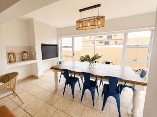 G7 Waterfront Estate Modern Coastal Stay - 8