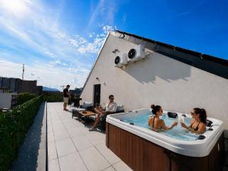 Tâmpa View Luxury Jacuzzi Apartment - 0