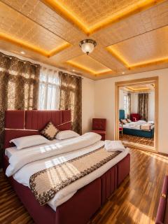 Shesh Bagh Kashmiri Villa near Mughal Gardens and Dal Lake - 2