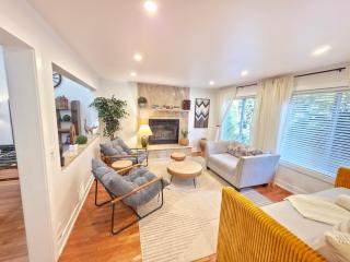 Private Nature Retreat King Suite Sleeps 8 - 8