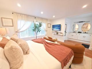 Private Nature Retreat King Suite Sleeps 8 - 1