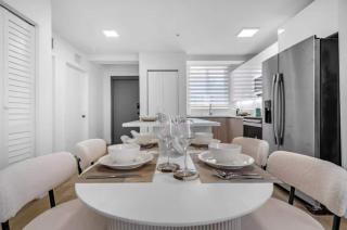 Central Location 2BR 2 BA #101 - 4