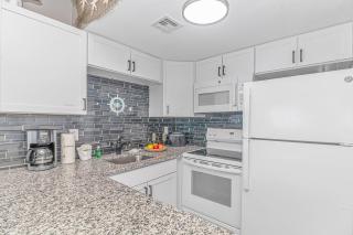 Nicely Updated Direct Ocean Front Studio with Panoramic Views Palace Resort 2101 - 2