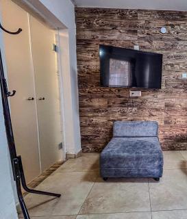 Studio with Terrace & Free Parking - 4