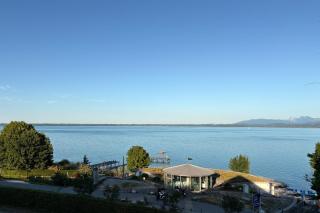 Ferienwohnung am Chiemsee mit traumhaftem Seeblick, Balkon und Garage - 1