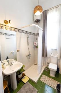 Classic apartment in the downtown area with high ceilings - 2