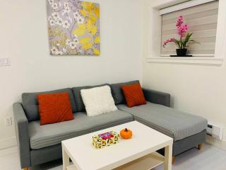 Surrey 2BR Retreat with Free Parking Near Bose Forest Park - 9