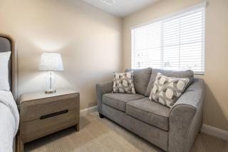 Golden Gem with Views, 86" Smart TVs, Pool & PickleBall - 4
