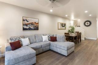 Golden Gem with Views, 86" Smart TVs, Pool & PickleBall - 3