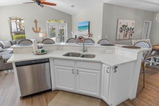 Beach Jewel 5bd-3 1/2 bath -5 min walk to Beach! - 2