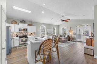 Beach Jewel 5bd-3 1/2 bath -5 min walk to Beach! - 6