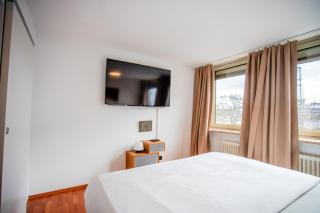 Ama executive stay 3 - 9