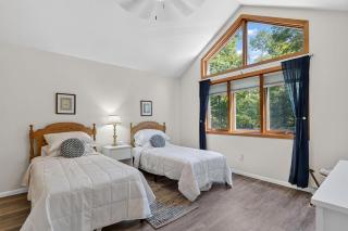 Dog Friendly Home in Sturgeon Bay with fire pit - 6