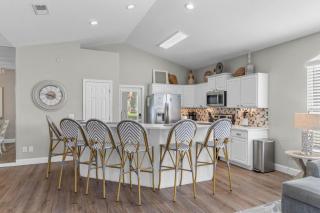 Beach Jewel 5bd-3 1/2 bath -5 min walk to Beach! - 4