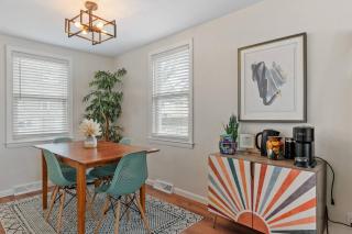 Cozy Stay 2mi to Beach/Downtown - 2