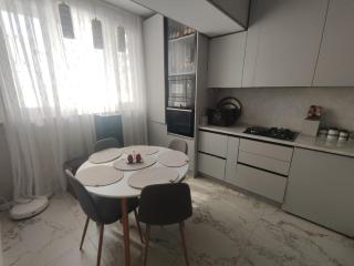 Spacious 90 sqm Apartment in Central Baku near 28 May - 9