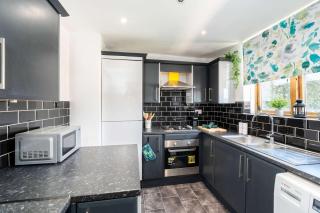 3 Bedroom Apartment with Balcony, Sleeps 7, Sheffield City Centre - 4