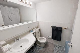 Spacious Top-Floor 2Br Apartment Pool - 5