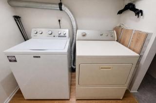 Spacious Top-Floor 2Br Apartment Pool - 1