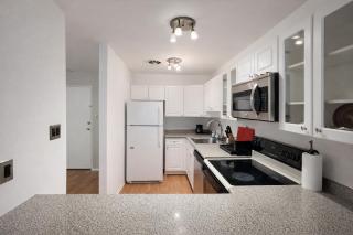 Spacious Top-Floor 2Br Apartment Pool - 6