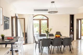 SunnyVillas: 4BR SeaFront Villa*Private Pool*BW44 - 4