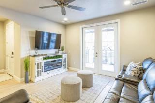 Beautiful 3BR Home Near Zion - Heated Pool & Pickleball - 1
