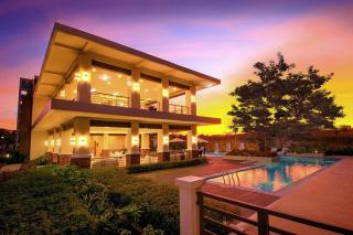 Luxury-Inspired 2 Bedroom Condo Unit - 3rd Floor - 3