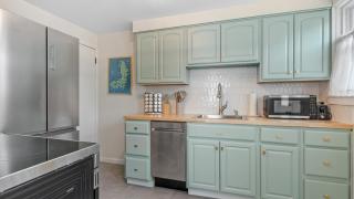 Cozy Stay 2mi to Beach/Downtown - 9