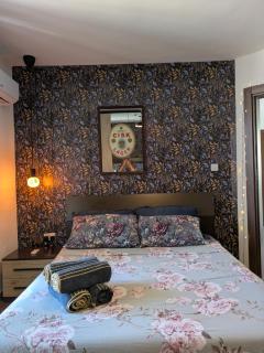 Airport Accommodation Bedroom with your own private Bathroom Self Check In and Self Check Out Air-condition Included - 9