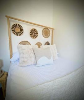 Stone Cottage Relax & Unwind, Cosy Cinema Retreat - 1