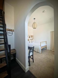 Stone Cottage Relax & Unwind, Cosy Cinema Retreat - 2