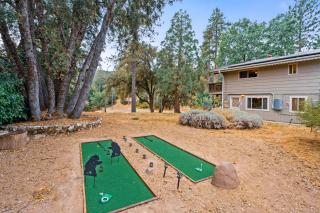 Yosemite Estate - 2 Homes, 2 Hot Tubs, Movie Theater, EV, Mini Golf - 1