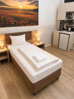 Aparthotel Emilia 24h Check-in, Free Parking and WiFi - 2