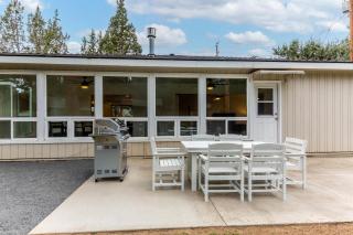 Modern Bend Family-Friendly Home with Fenced Yard - 4