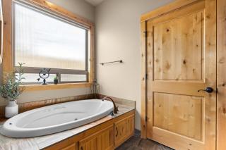 7 Bedroom 7 bath sleeps 18 Golf Course Home Luxury Amenities - 3