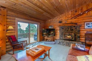 Cascade View Log Cabin Cozy Mountain Escape on over 2 Acres Dog Friendly - 0