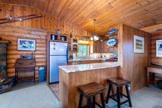 Cascade View Log Cabin Cozy Mountain Escape on over 2 Acres Dog Friendly - 5