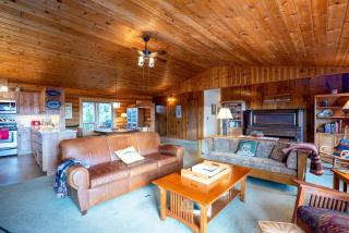 Cascade View Log Cabin Cozy Mountain Escape on over 2 Acres Dog Friendly - 6